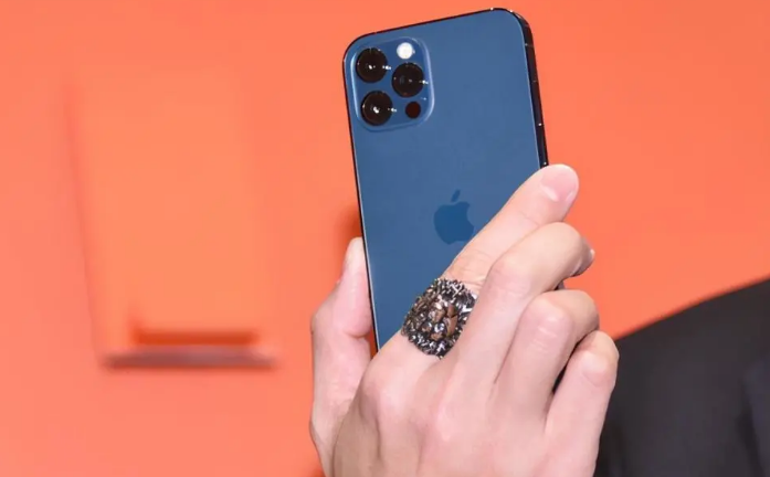 带岭苹果手机维修分享iPhone12系列重启方法教程 